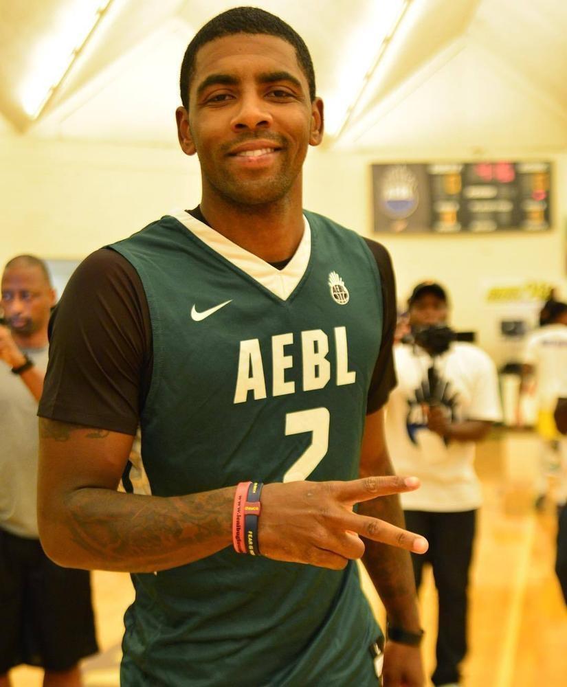 梅西职业生涯获得13座联赛冠军：西甲10冠、法甲2冠、美职联1冠（梅西生涯联赛13冠：西甲10冠、法甲2冠、美职联1冠）