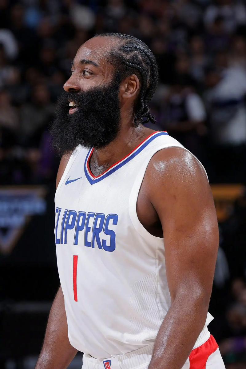 足协杯决赛——中国足坛本年度最后一场焦点战！明晚...（中国足坛年度收官之战：足协杯决赛明晚开战）