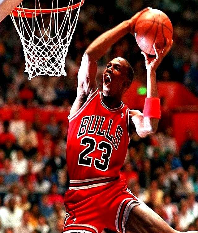 湖人目前战绩排在联盟第7，但总净胜分只有-15排在联盟第15（湖人现居联盟第7，净胜分-15却仅排联盟第15位）