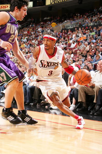 埃芬博格：希望未来乌尔比希成为拜仁一门，目前他是出色替补（埃芬博格：期待乌尔比希未来出任拜仁头号门将，目前他是可靠替补）