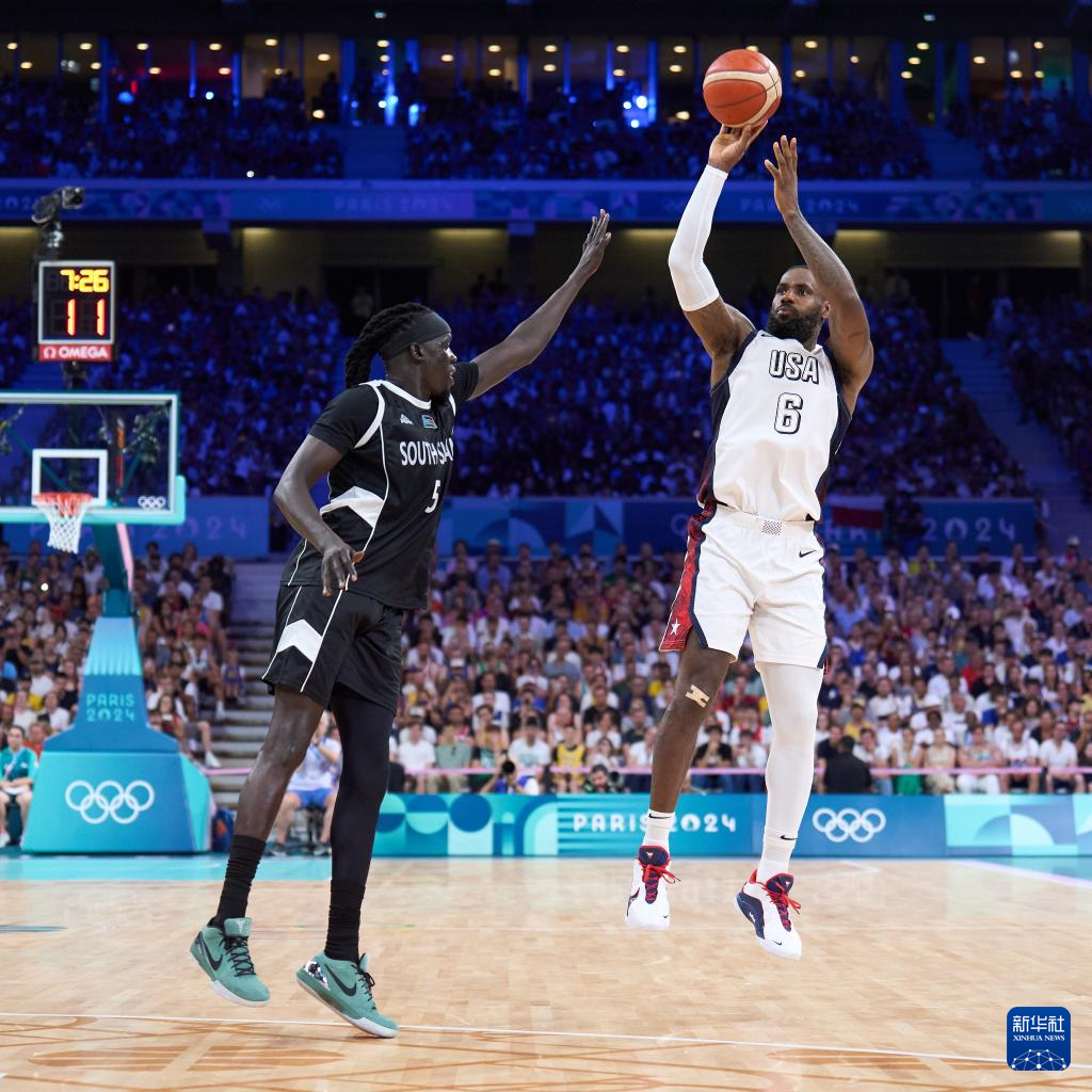 中超改跨年制，融入世界还是盲目跟风？（中超跨年赛制：与世界接轨还是盲目随大流？）