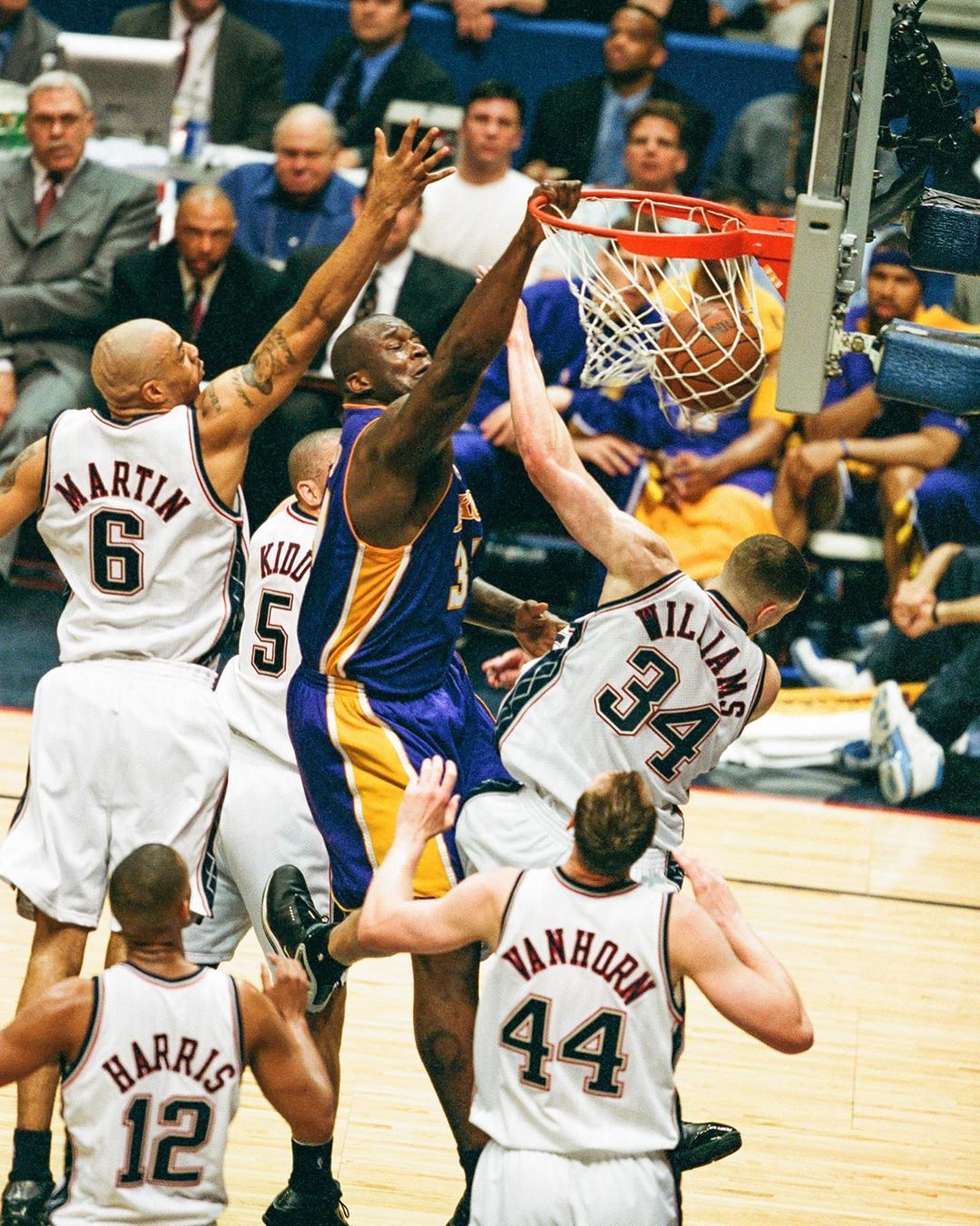 正式复出！马刺伤病报告：文班可以出战今天对阵雷霆的比赛（重返赛场！马刺伤病报告：文班确认出战今日对阵雷霆）