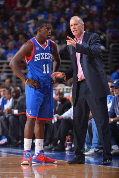 此前对阵拜仁时扭伤左膝，努诺-门德斯本周四恢复了训练（此前战拜仁左膝扭伤，努诺-门德斯已于周四复训）