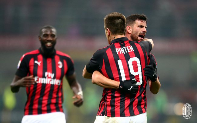 一齐登场！齐达内中国风亮相FC嘉年华，传奇卡重磅揭晓！（齐达内中国风亮相FC嘉年华，传奇卡重磅发布！）