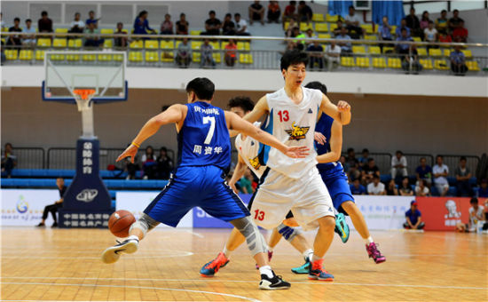 挑事？每日邮报称安东尼比赛中头槌犯规，逃过一张红牌（每日邮报：安东尼疑似头槌犯规，裁判未出红牌）