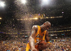 菲尔-琼斯预测欧冠第4轮：利物浦主场不敌皇马，曼城胜多特（菲尔-琼斯欧冠第4轮前瞻：皇马客场力克利物浦，曼城击退多特蒙德）